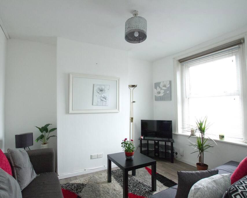 City Centre 4 Bedroom House Винчестер Экстерьер фото